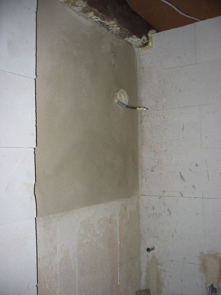 Podstreha v ruševinah