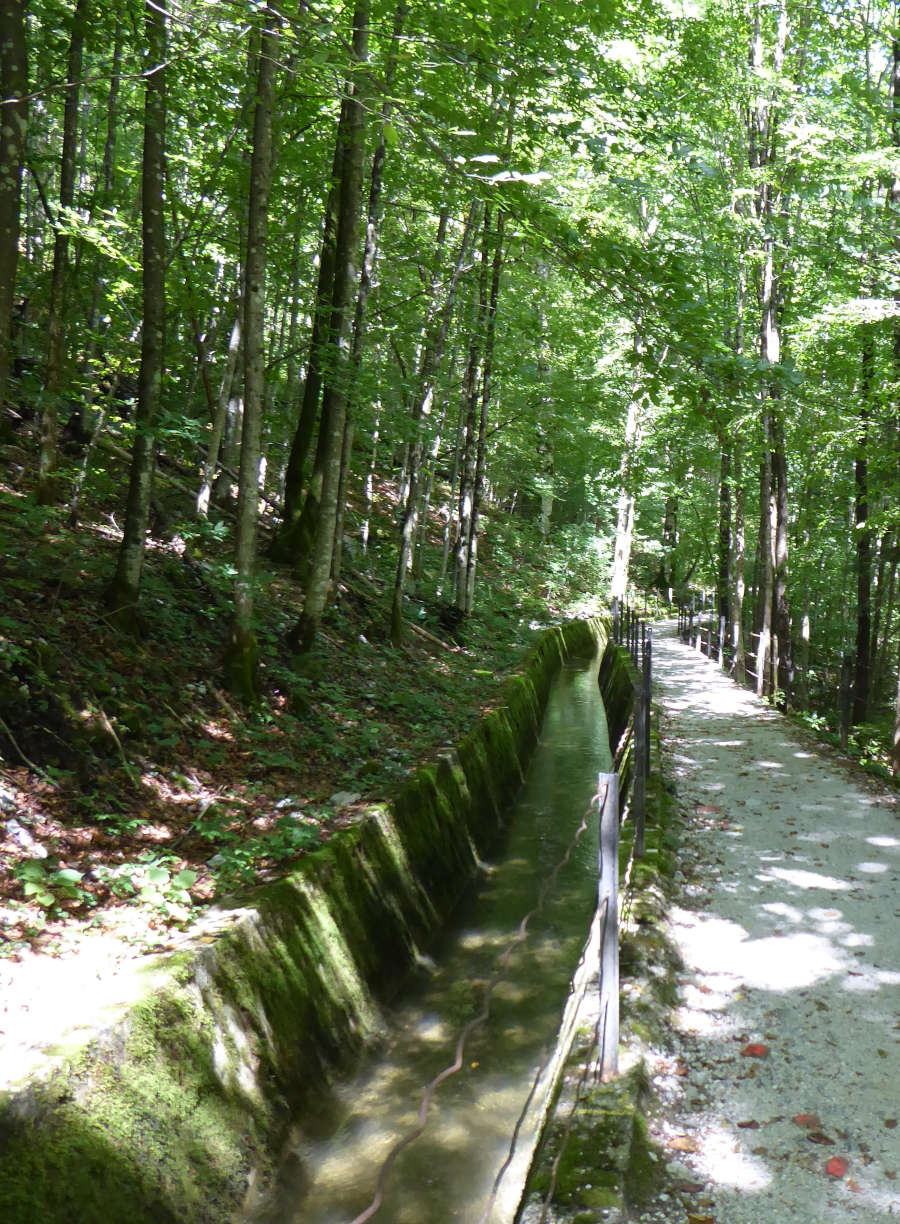 Peš pot proti Idriji