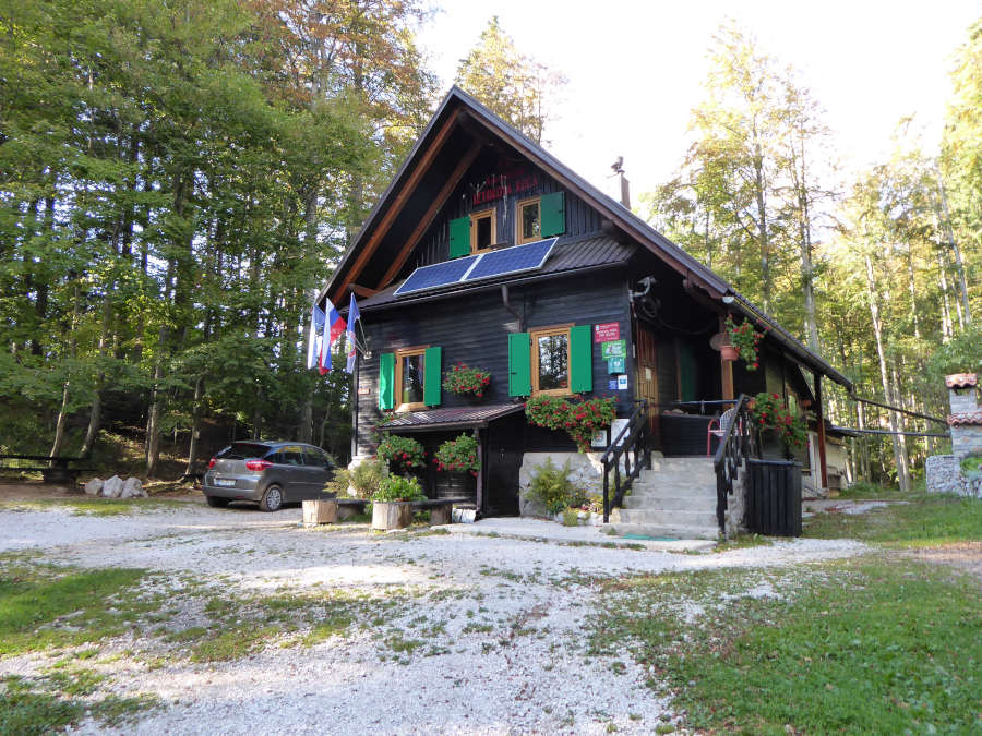 Iztokova koča pod Golakom