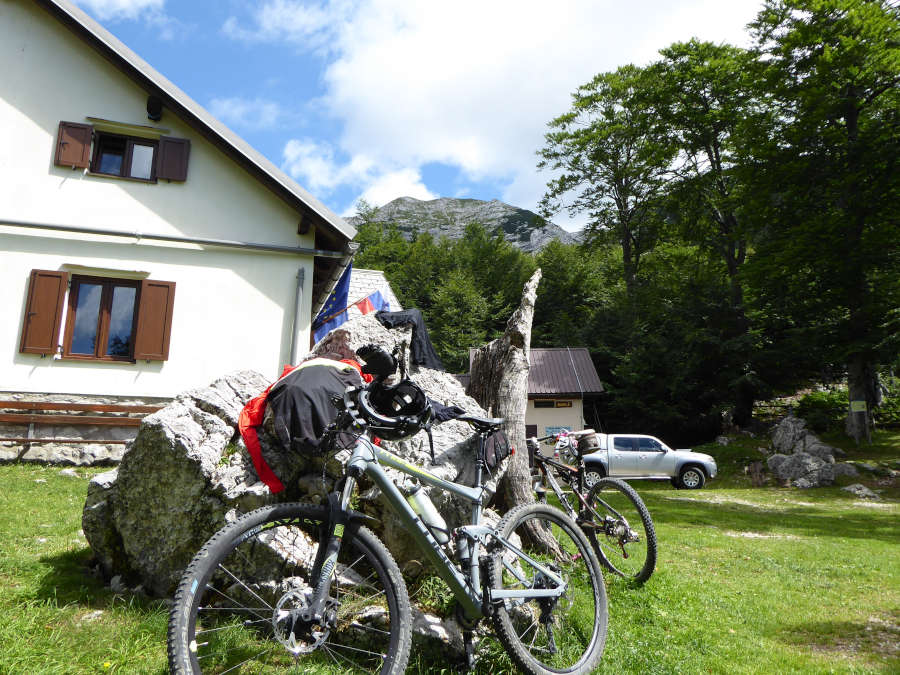 Planinski dom na Razorju