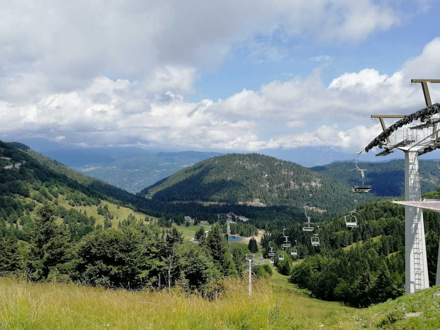 Razgled s smušišča v dolino