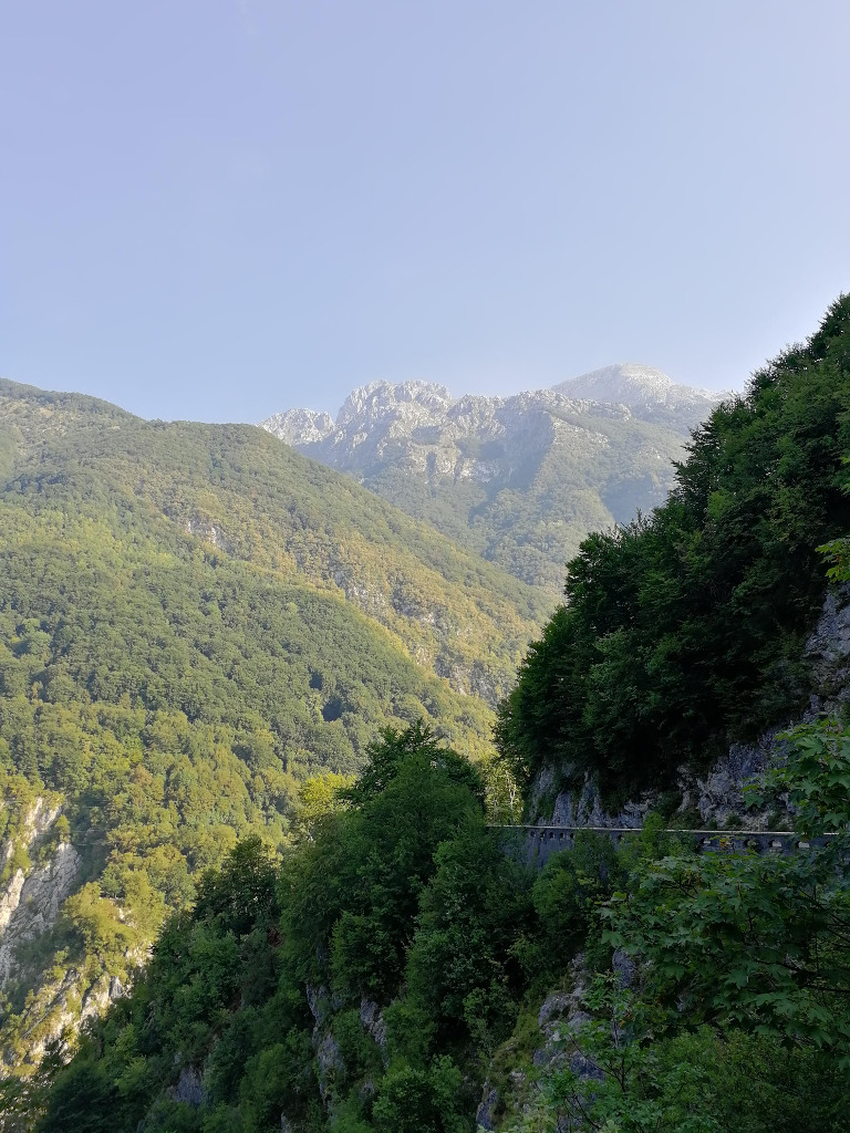 Pot proti mejnemu prehodu Učja