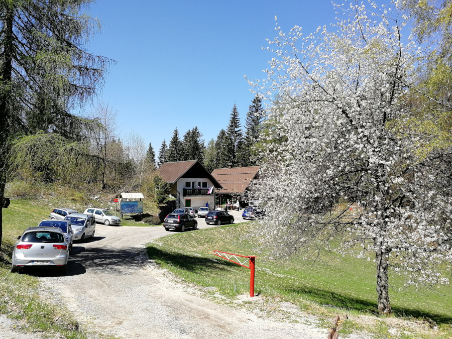 Koča na Nravskih ledinah