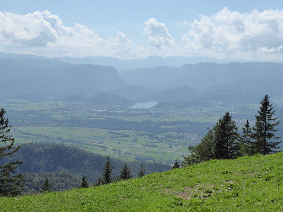 Pogled proti Blejskemu jezeru